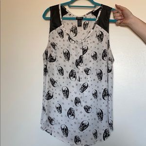 Like new Torrid skull top